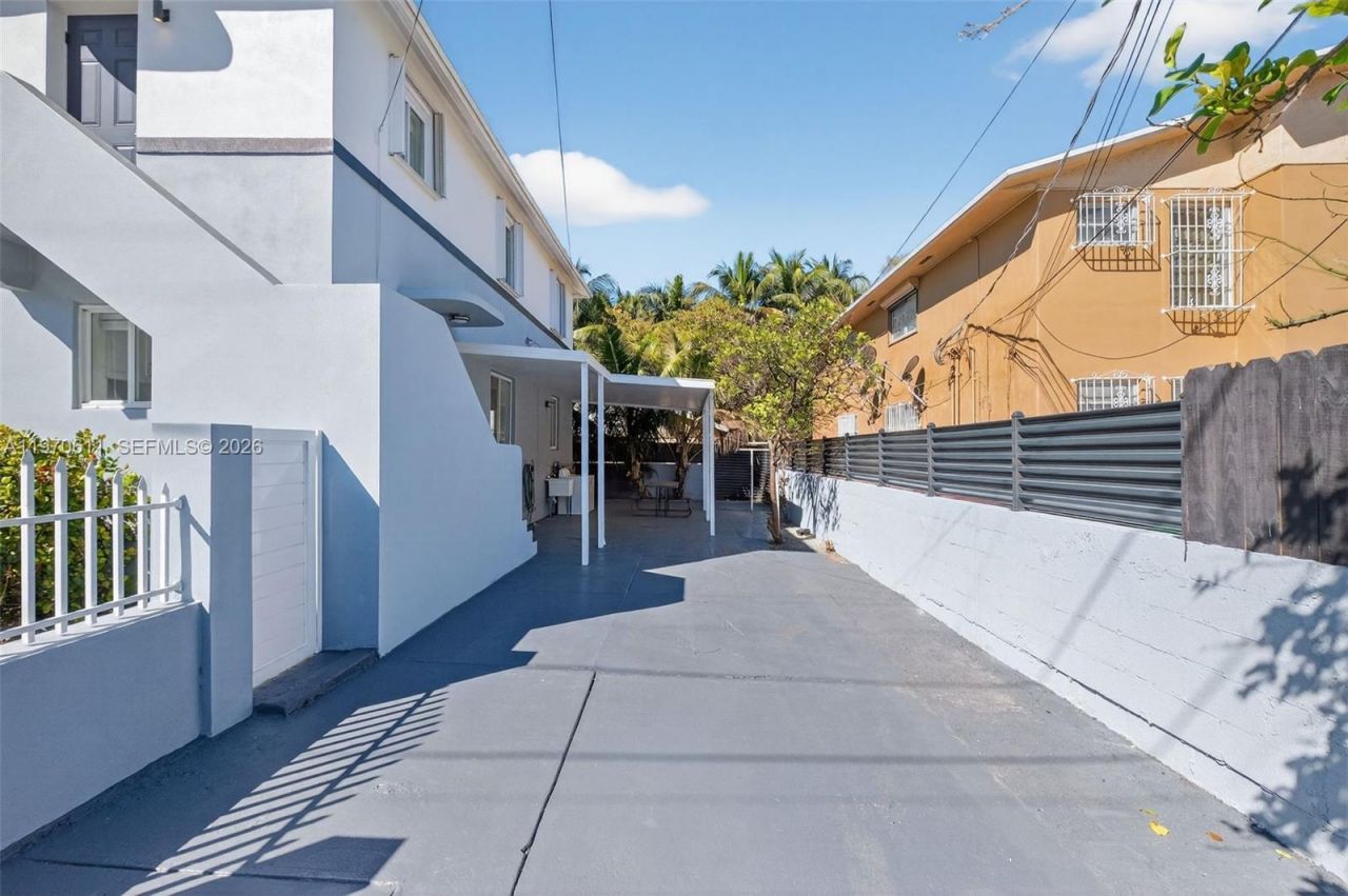 1801 SW 5th St, Unit 1803, Miami, FL 33135 Photo