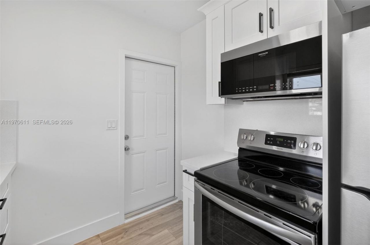 1801 SW 5th St, Unit 1803, Miami, FL 33135 Photo