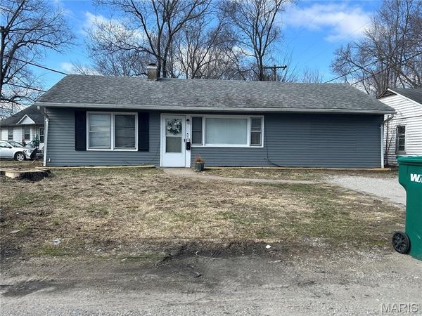 1 Helen Court , Cahokia, IL 62206