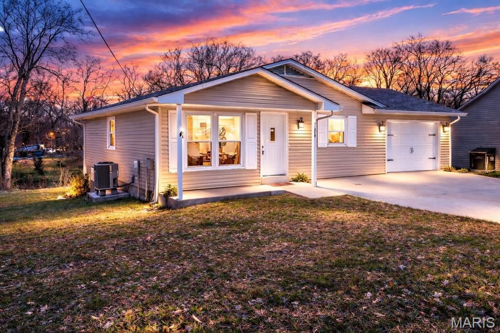 317 E 2nd Street, Moscow Mills, MO 63362 Main Photo