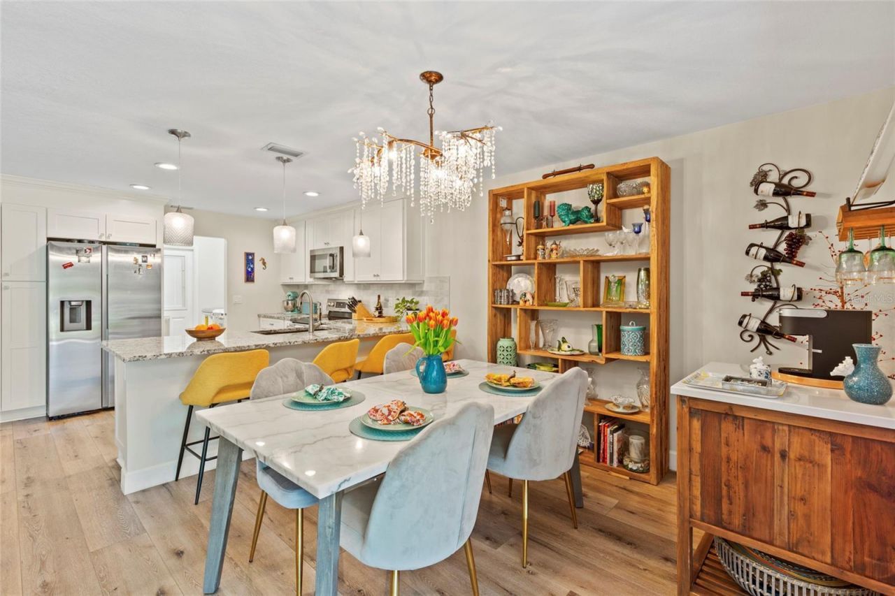 5612 Palm Aire Drive, Sarasota, FL 34243 Photo