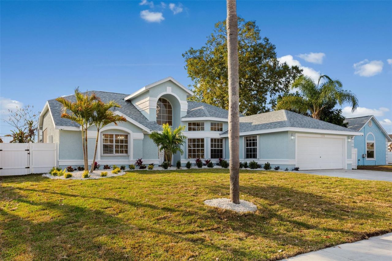 2098 SE Floresta Drive, Port Saint Lucie, FL 34984 Photo