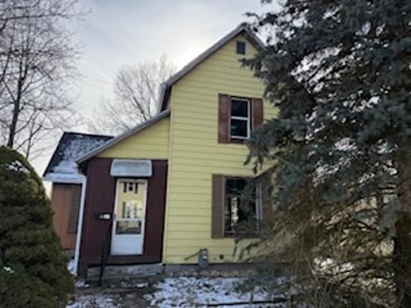 32 Grove Ave, Shelby, OH 44875