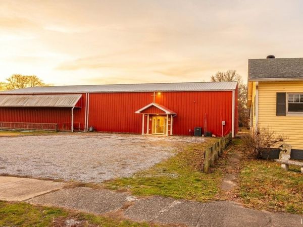 210 W Division Street, Oakland City, IN 47660