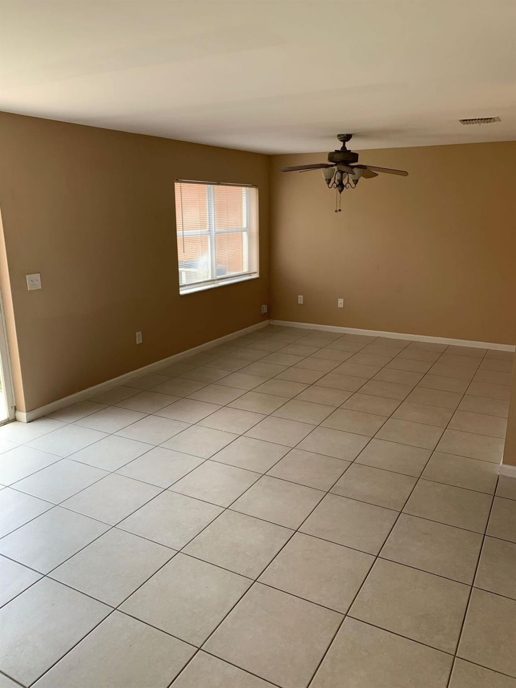 2400 NW 98th Ln, Sunrise, FL 33322 Photo