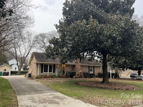 2800 Spring Valley Road, Charlotte, NC 28210