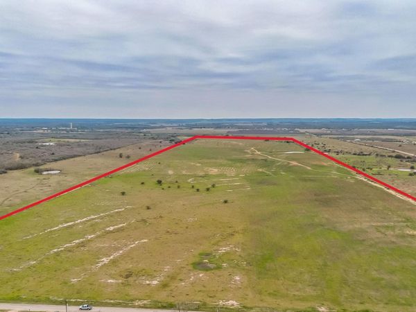 000 Callihan RD, Luling, TX 78648