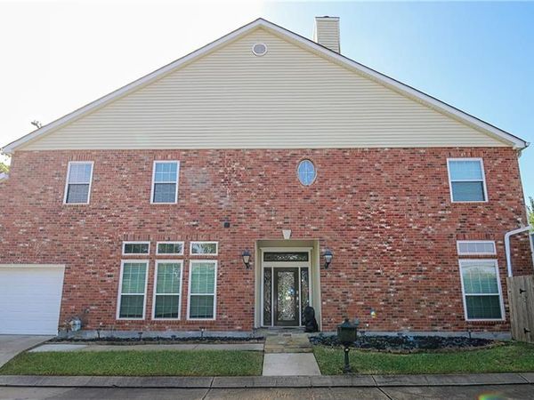 30 E NOUVEAU Lane, Metairie, LA 70003
