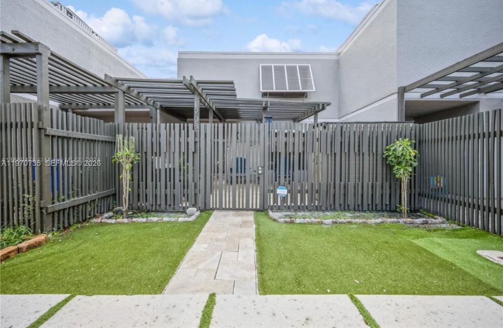 11208 NW 15th St, Pembroke Pines, FL 33026 Photo