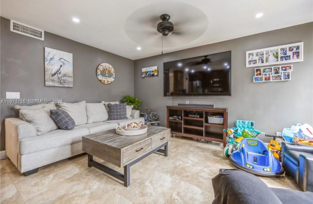 11208 NW 15th St, Pembroke Pines, FL 33026 Photo