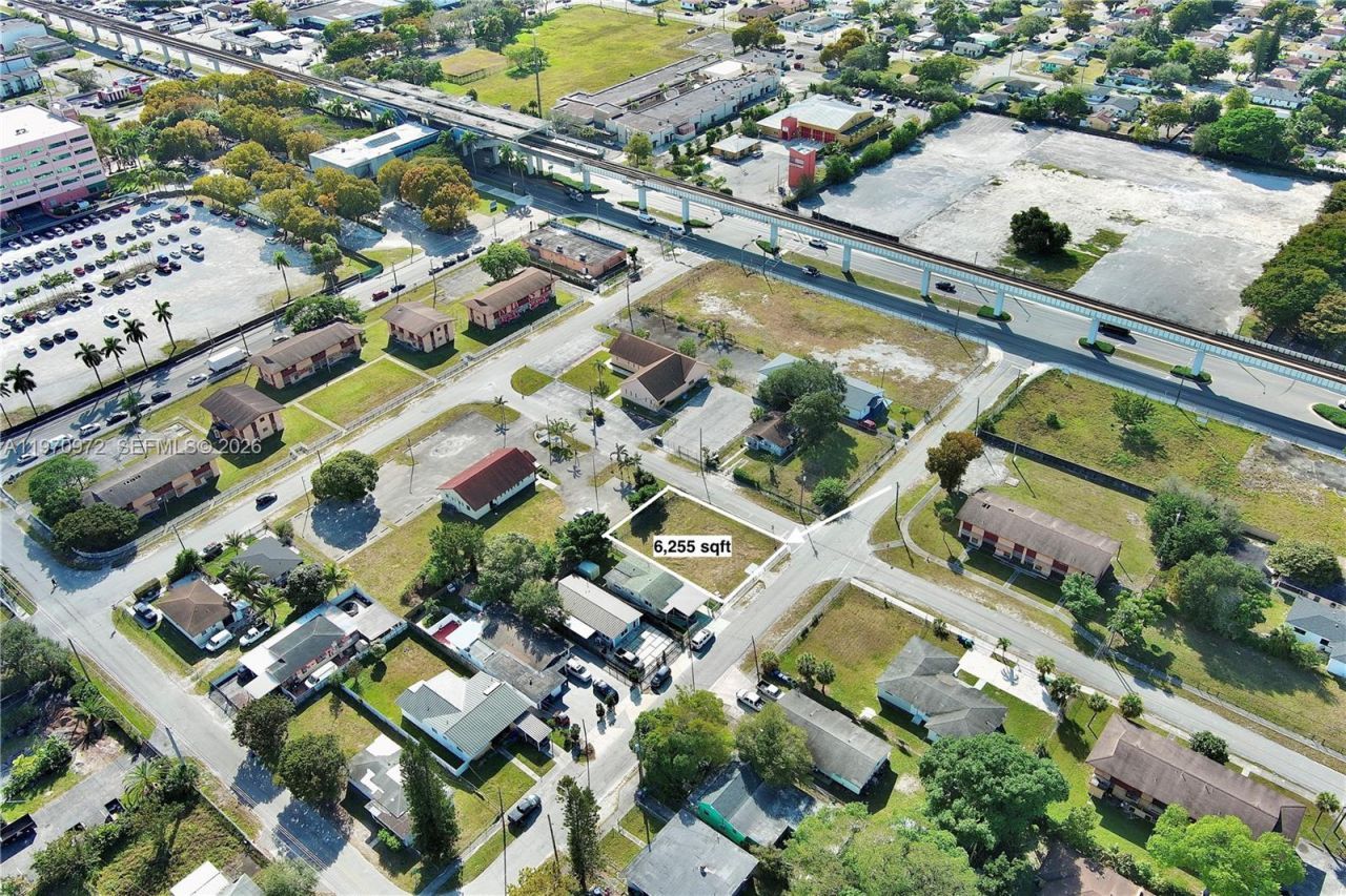 2572 NW 66th St , Miami, FL 33147 Photo