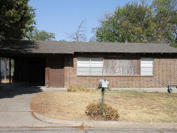 401 Hallvale Drive, White Settlement, TX 76108
