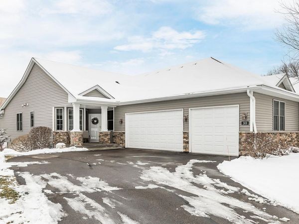 369 Sophia Avenue E, Maplewood, MN 55117