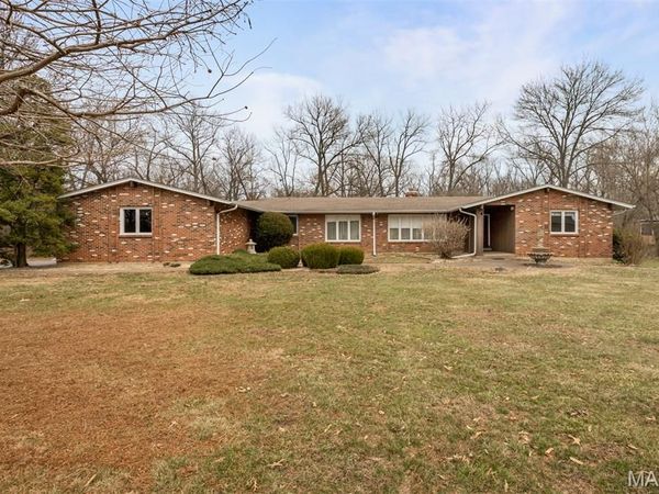 210 New Salem Drive, Creve Coeur, MO 63141