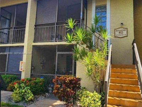 327 Lakeview Dr , Unit 103, Weston, FL 33326