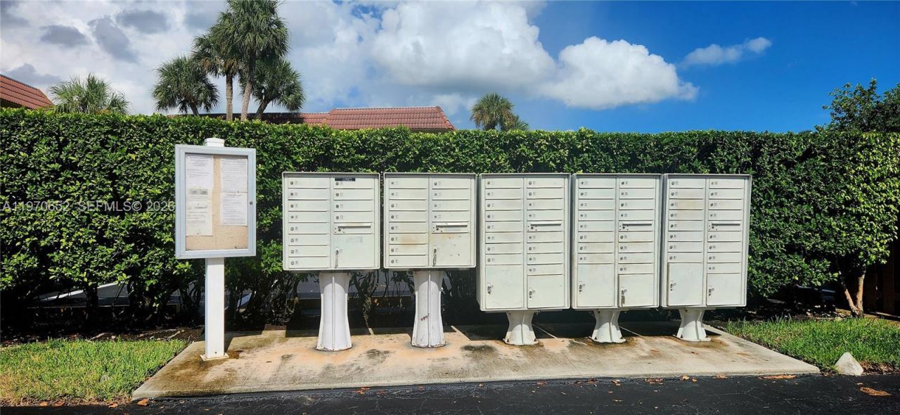 327 Lakeview Dr , Unit 103, Weston, FL 33326 Photo