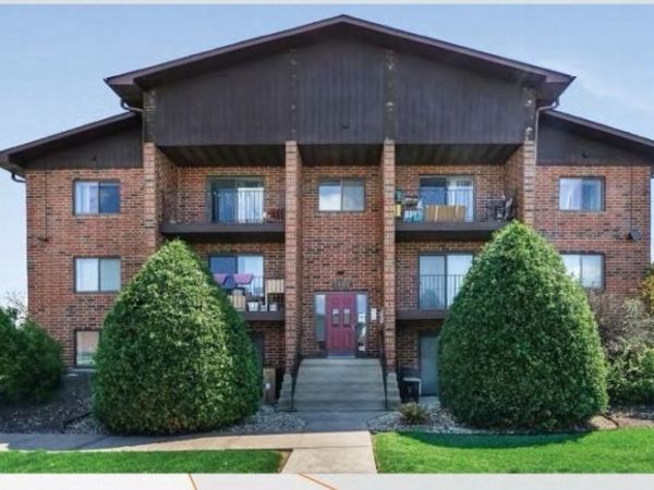 Unit D1, Crest Hill, IL 60403