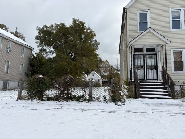 7539 S Dorchester Avenue, Chicago, IL 60619