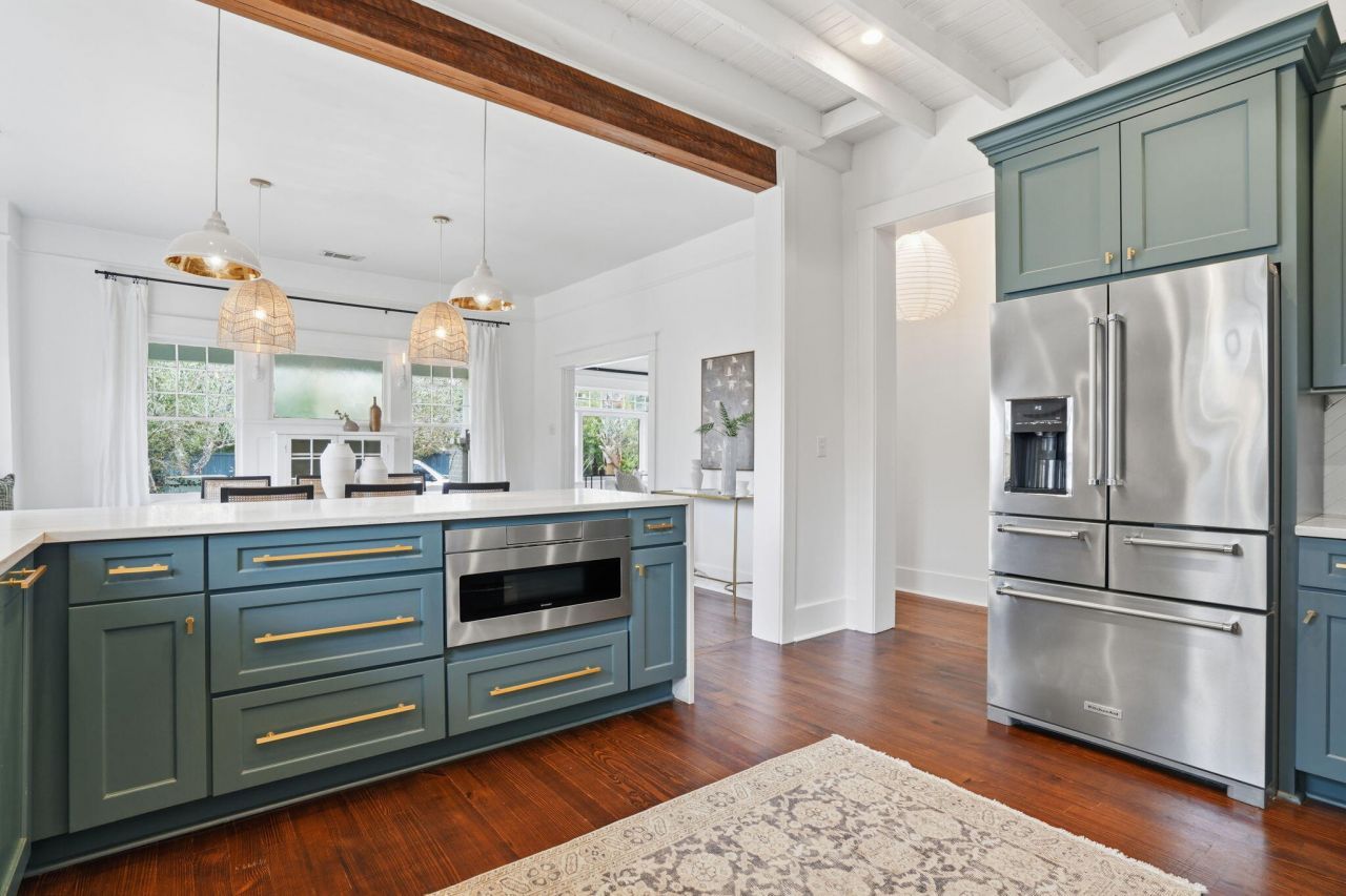 995 Ashley Avenue Photo 11