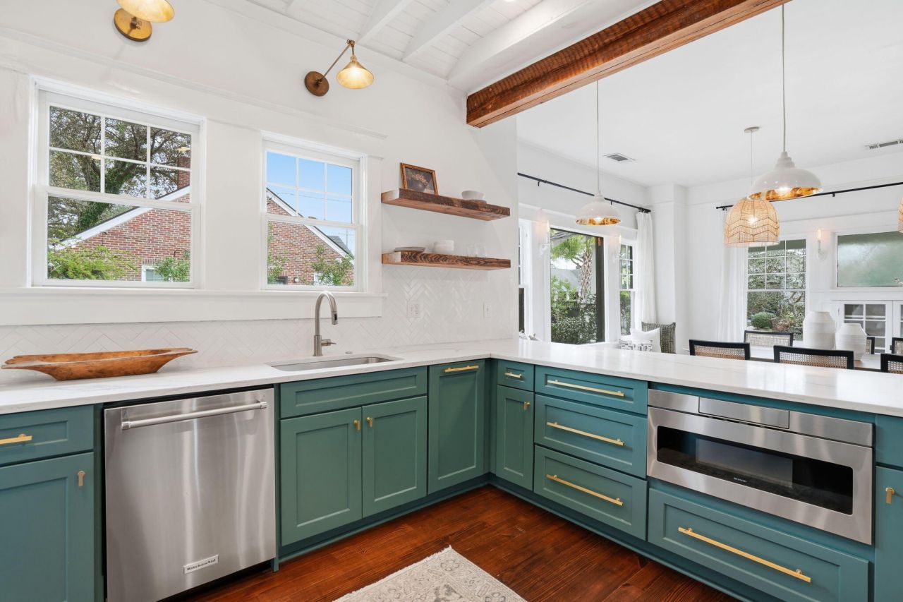 995 Ashley Avenue Photo 13