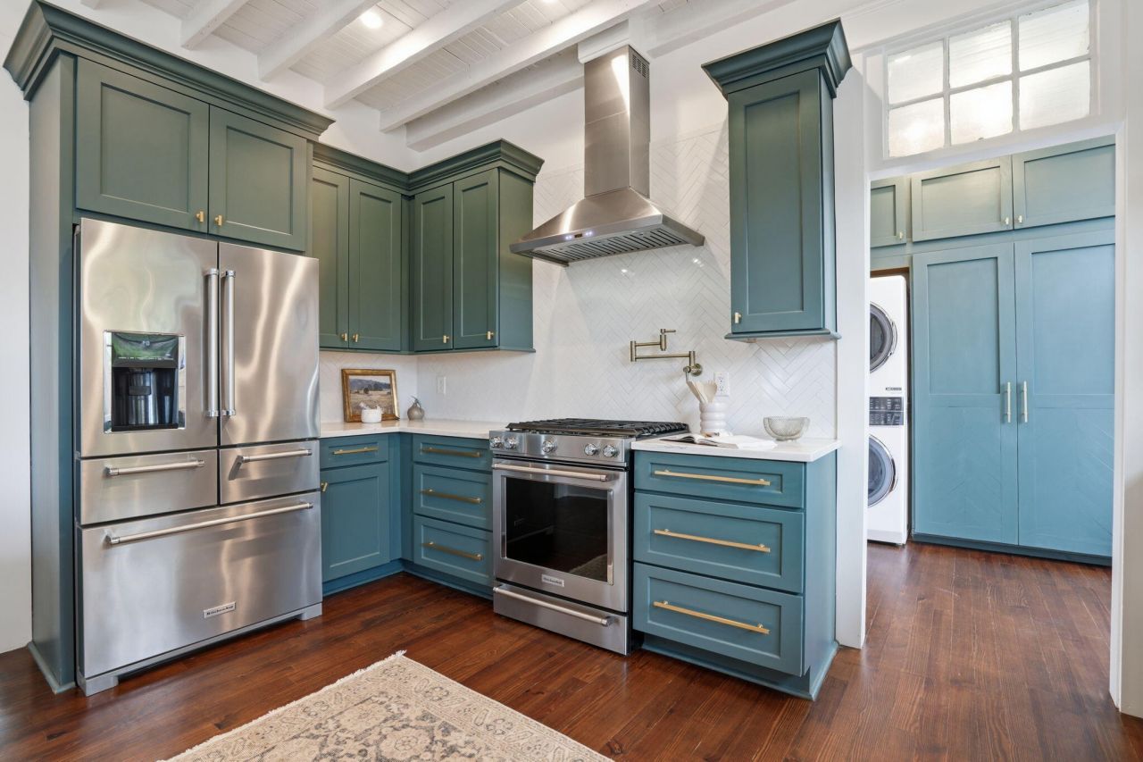 995 Ashley Avenue Photo 14