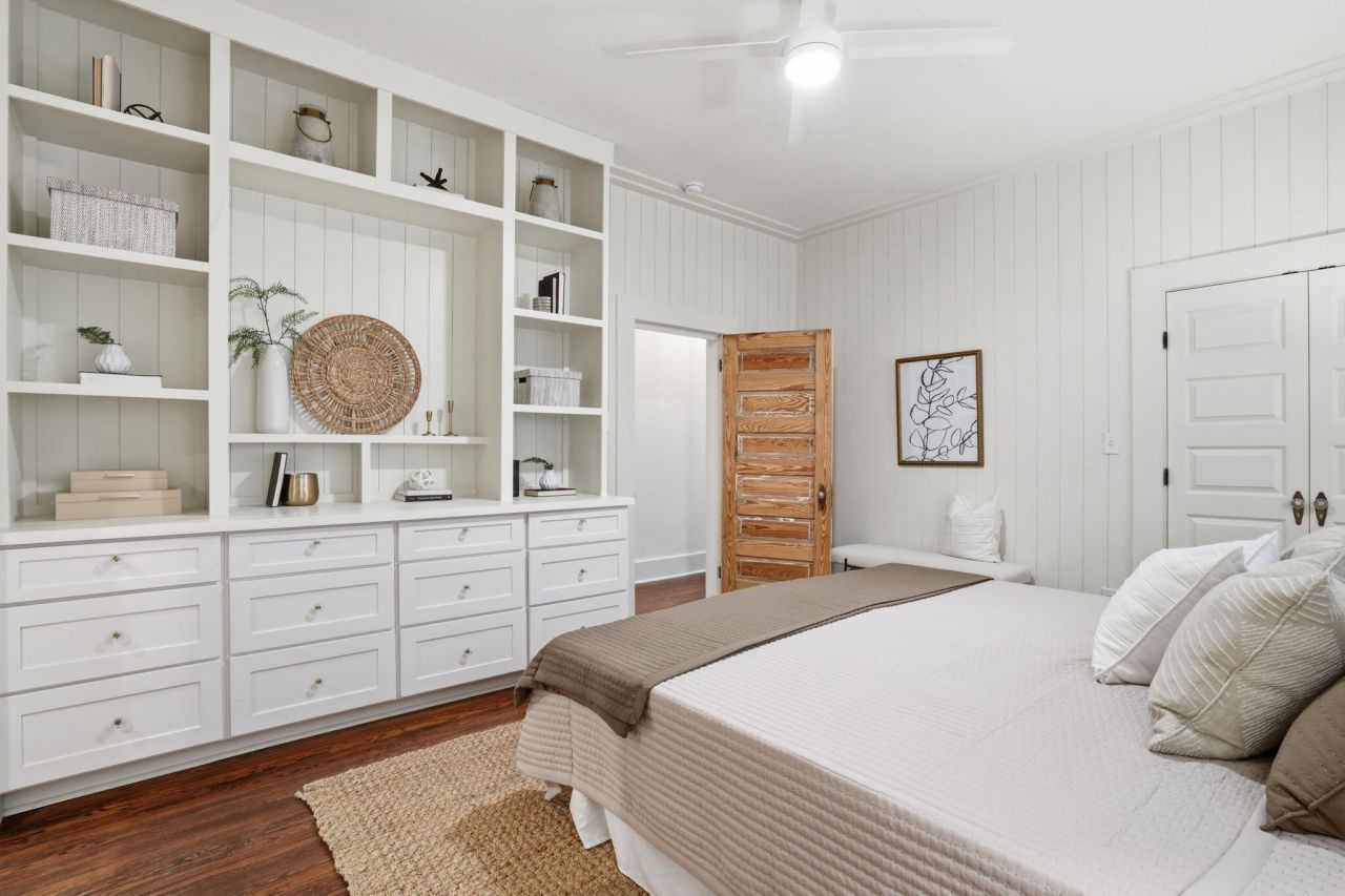 995 Ashley Avenue Photo 16