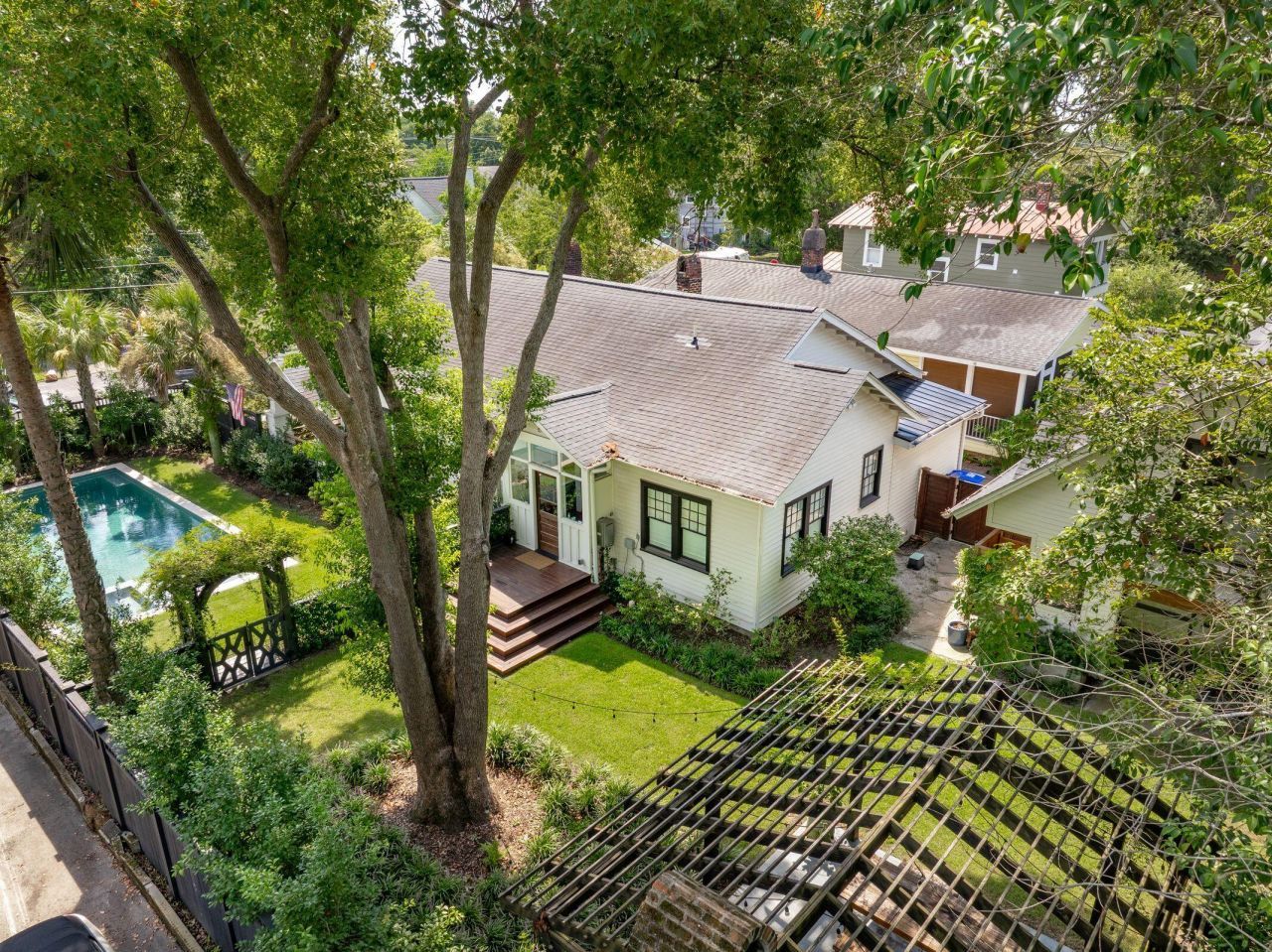 995 Ashley Avenue Photo 2