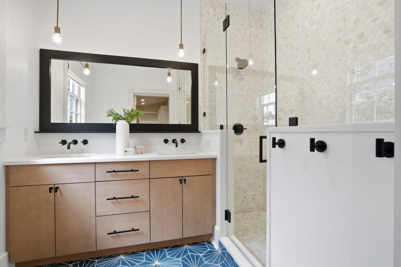 995 Ashley Avenue Photo 20