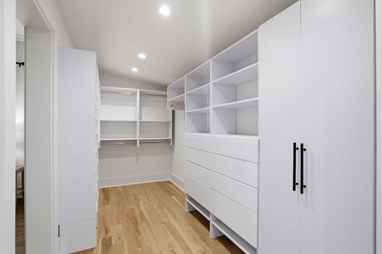 995 Ashley Avenue Photo 23