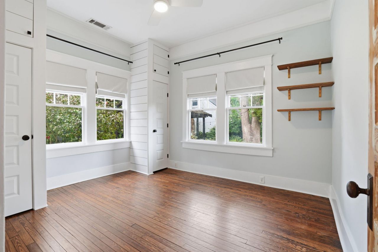 995 Ashley Avenue Photo 24