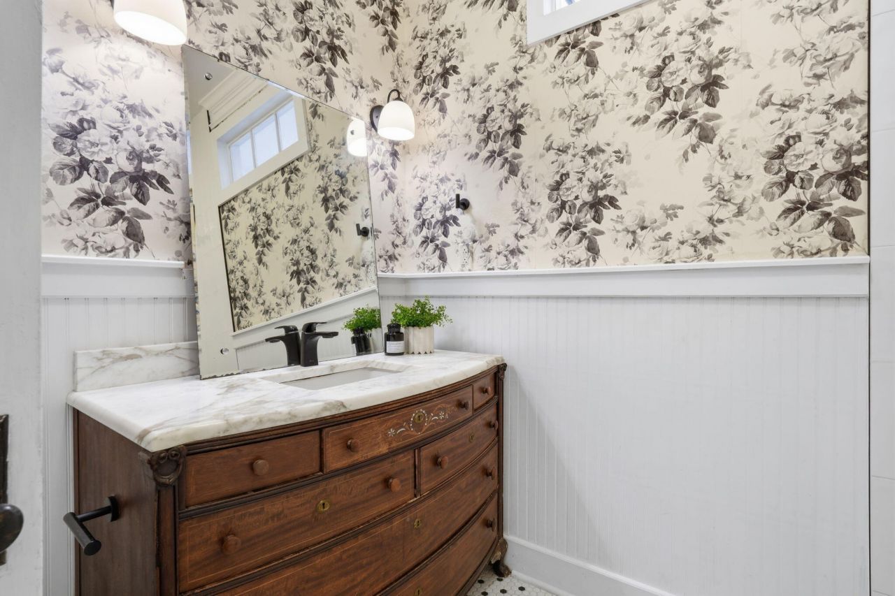 995 Ashley Avenue Photo 28