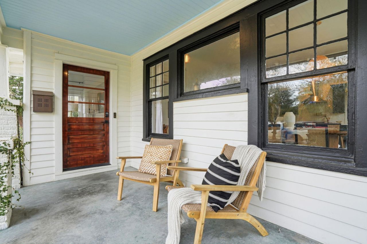 995 Ashley Avenue Photo 3