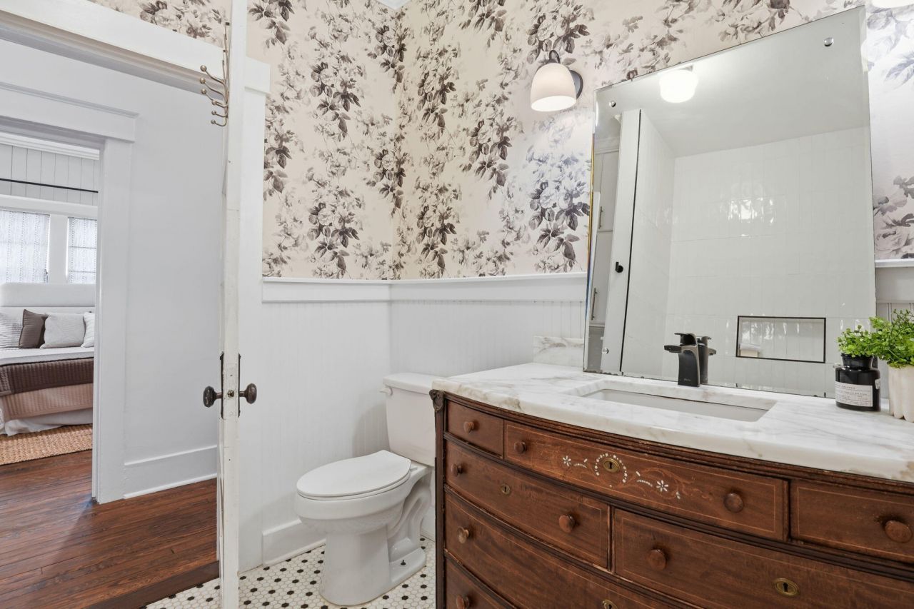 995 Ashley Avenue Photo 30