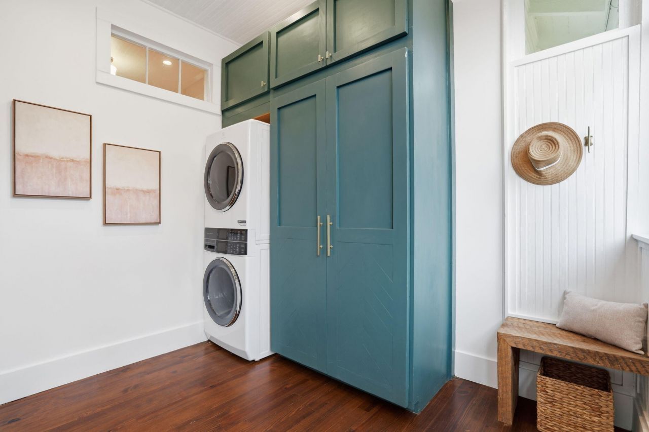 995 Ashley Avenue Photo 32