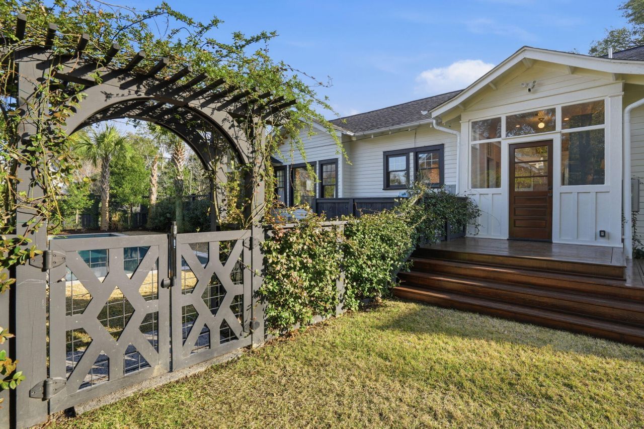 995 Ashley Avenue Photo 33