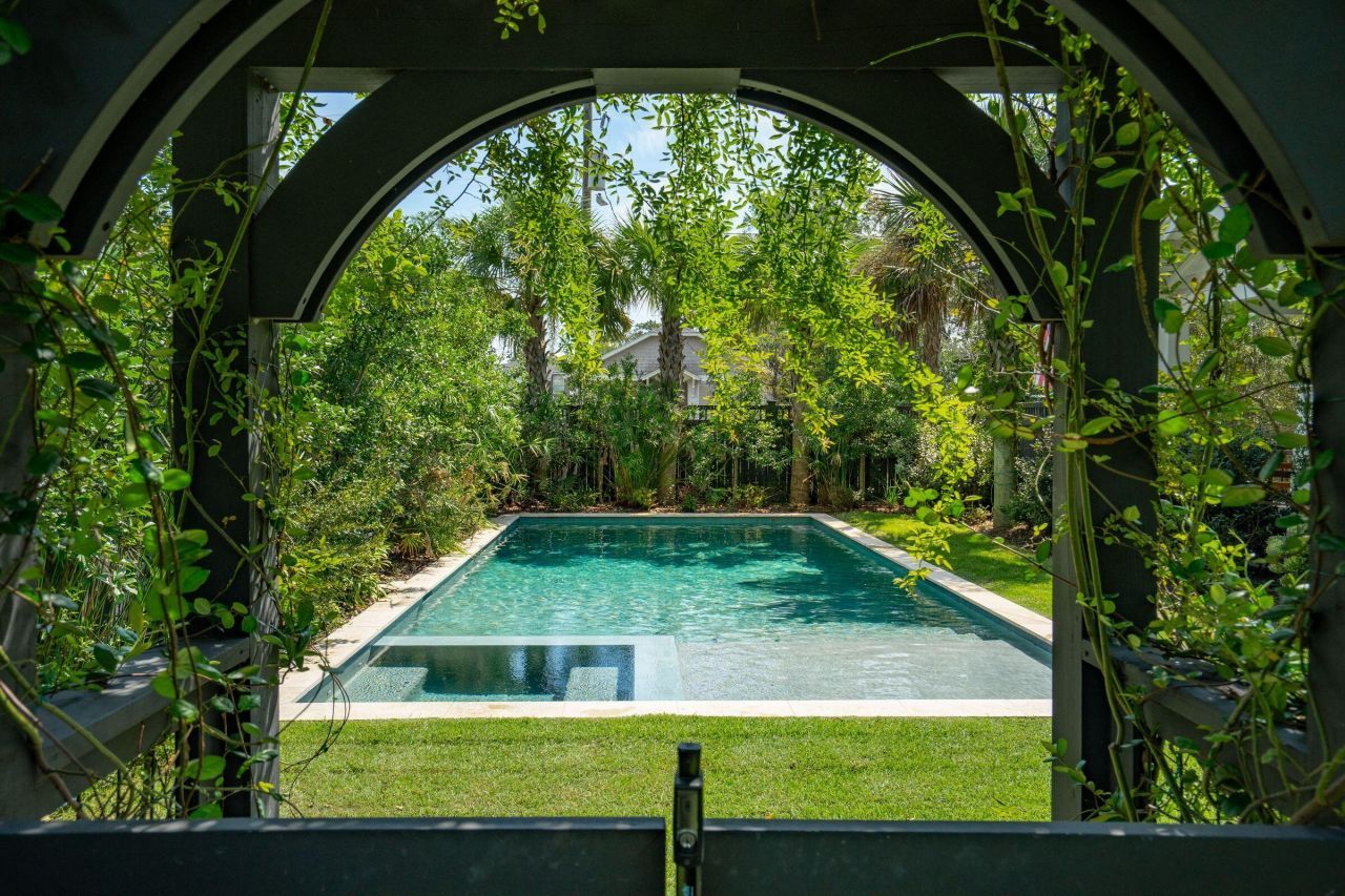 995 Ashley Avenue Photo 35