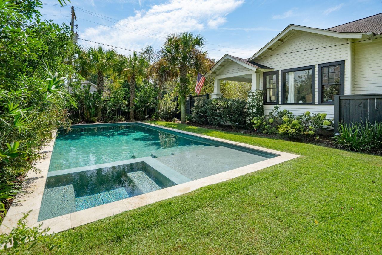 995 Ashley Avenue Photo 36