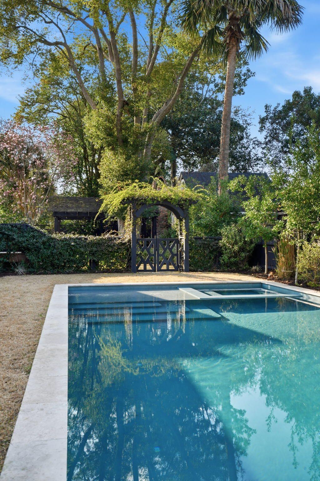 995 Ashley Avenue Photo 40