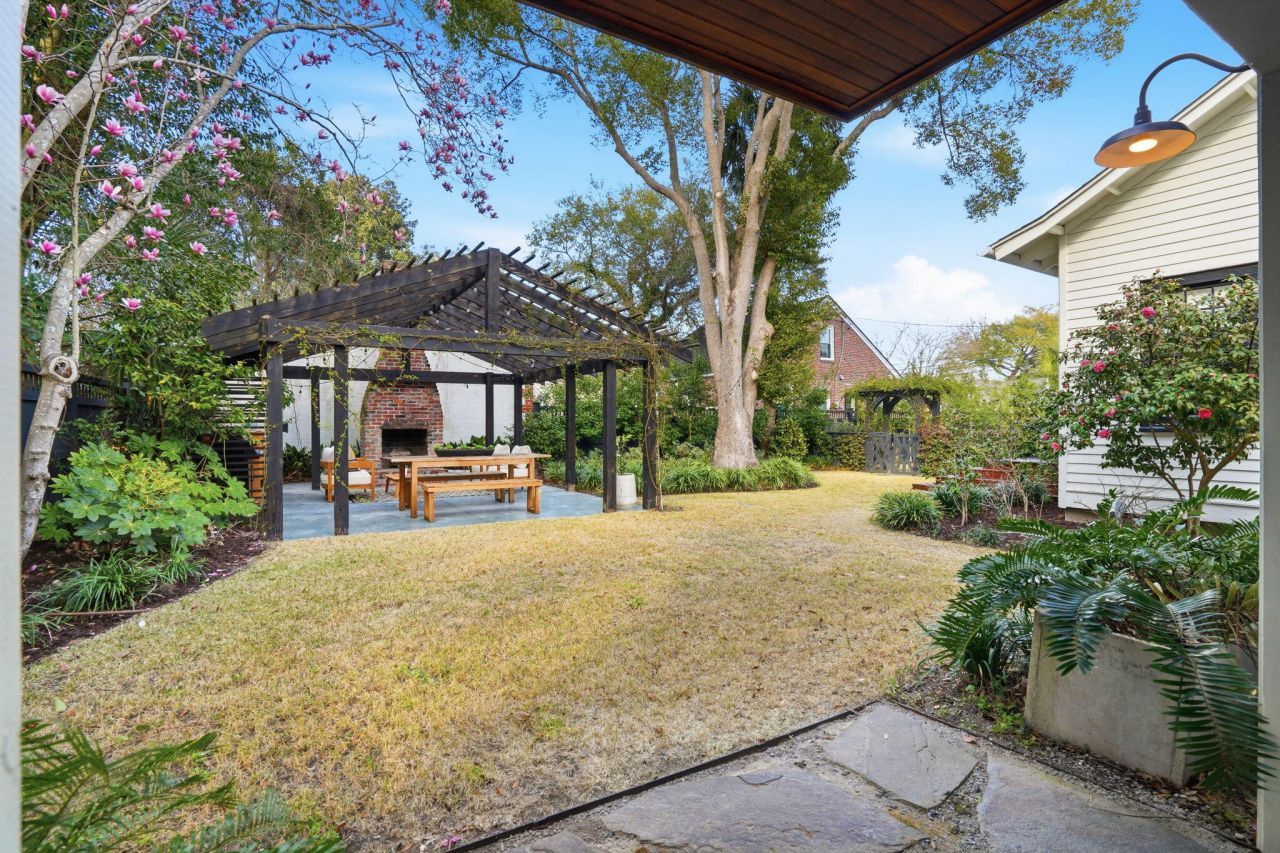 995 Ashley Avenue Photo 46