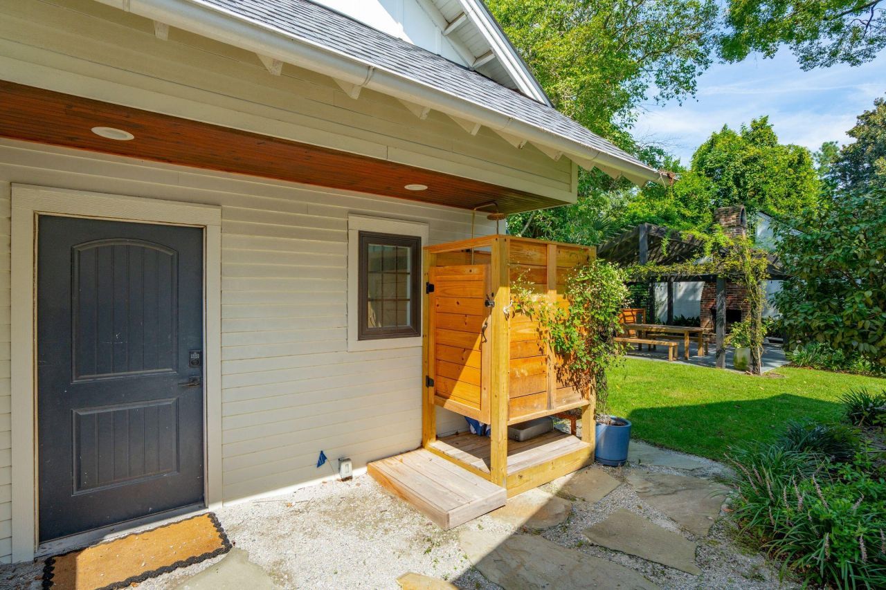 995 Ashley Avenue Photo 52