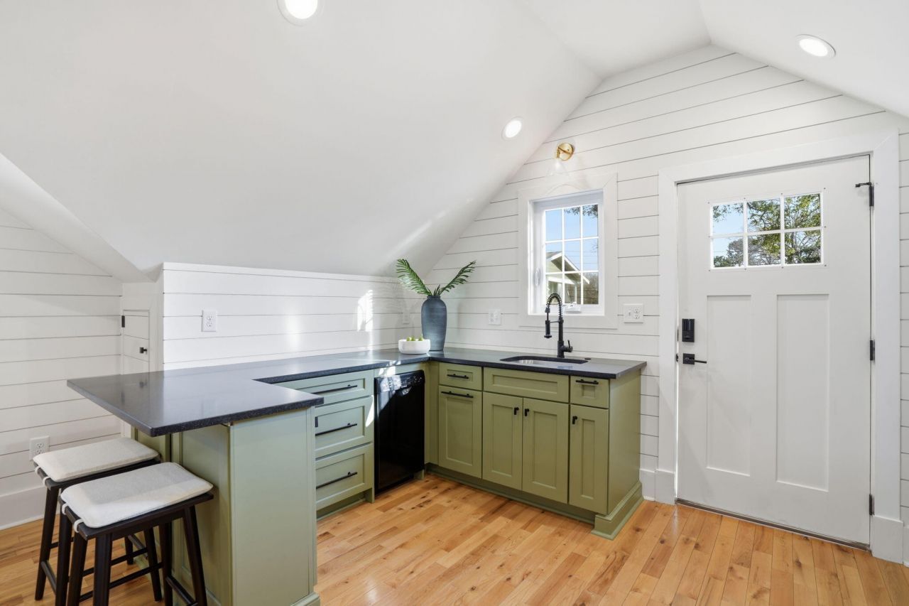 995 Ashley Avenue Photo 54