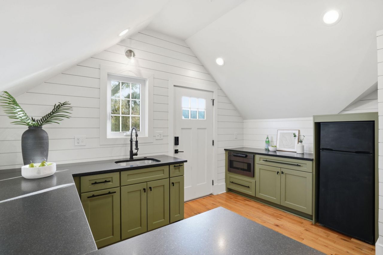 995 Ashley Avenue Photo 55