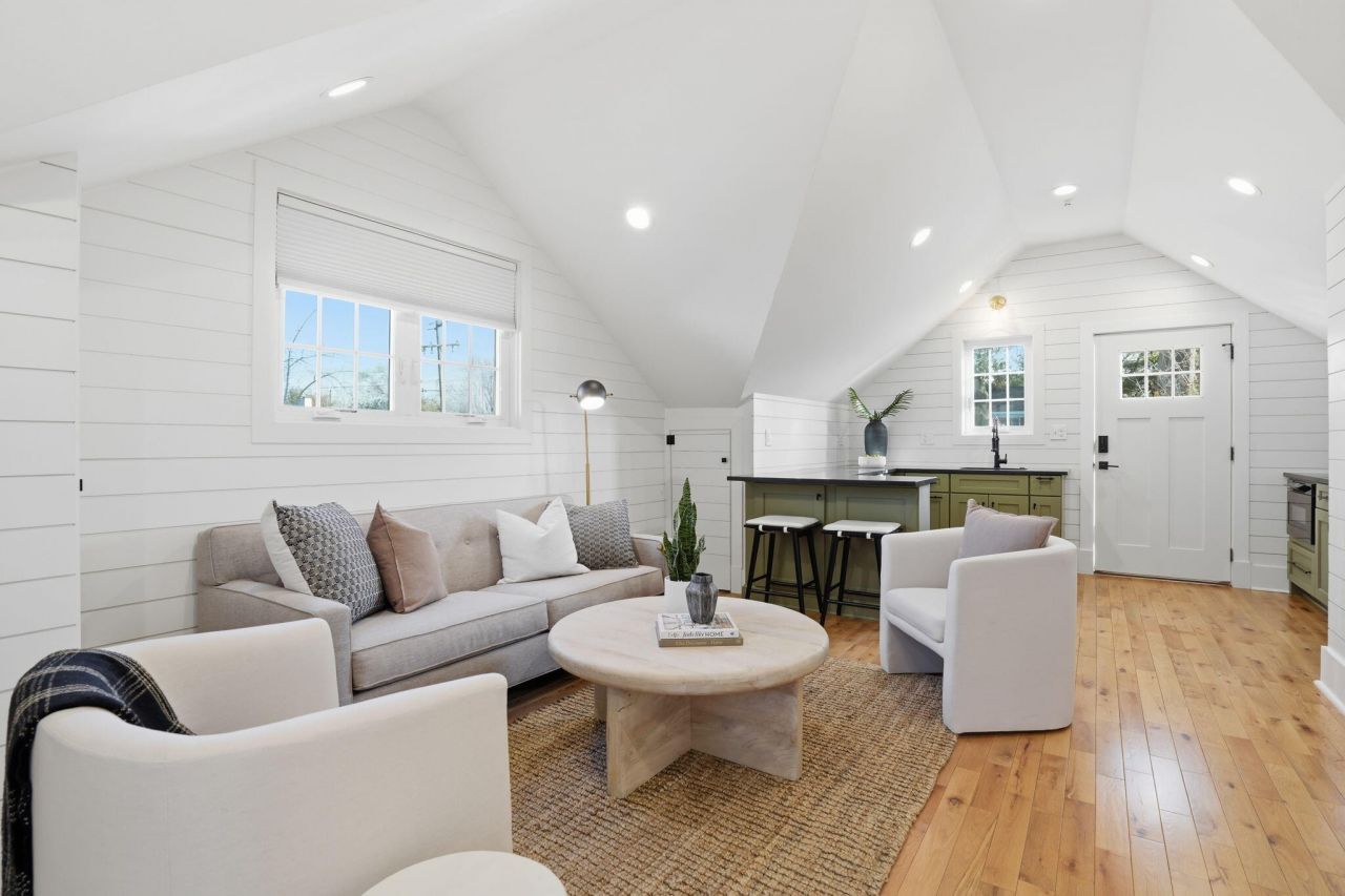 995 Ashley Avenue Photo 56