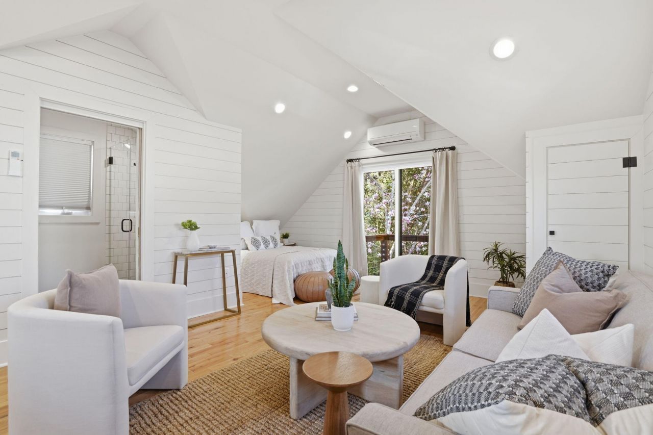 995 Ashley Avenue Photo 57