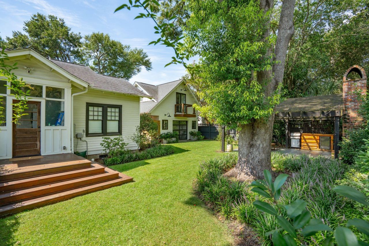 995 Ashley Avenue Photo 66