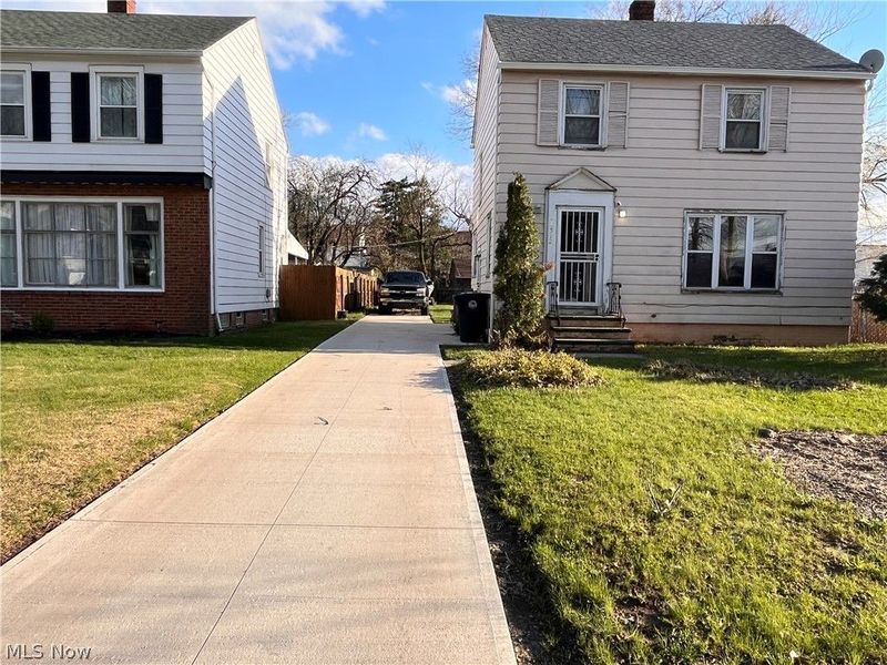 16512 Stockbridge Avenue, Cleveland, OH 44128 Photo 2