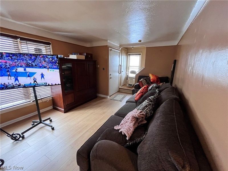 16512 Stockbridge Avenue, Cleveland, OH 44128 Photo 5