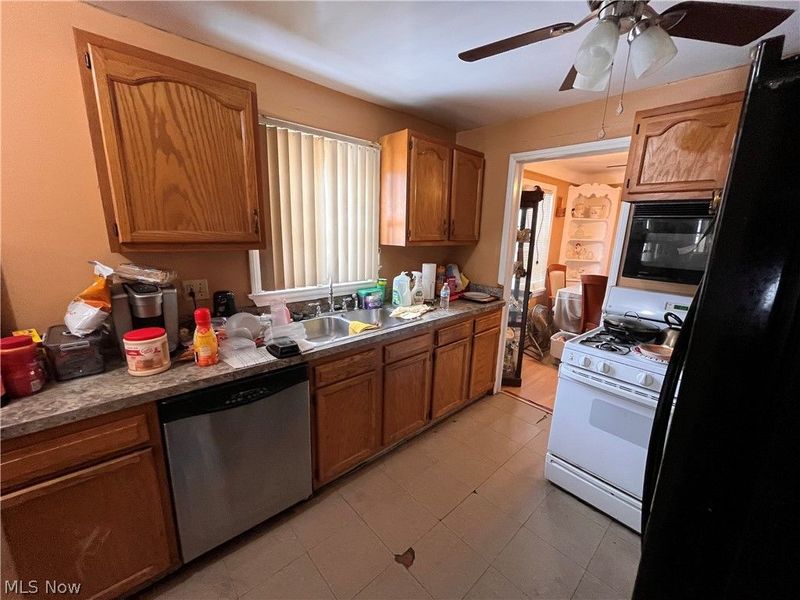 16512 Stockbridge Avenue, Cleveland, OH 44128 Photo 7