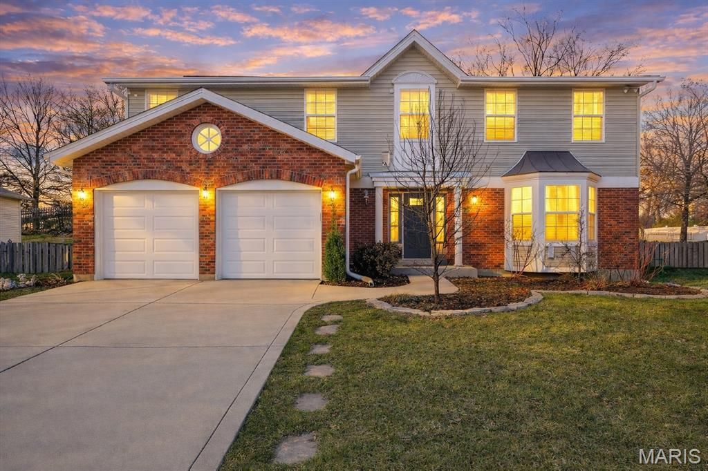 4910 Lowndes Drive, Saint Louis, MO 63129 Main Photo