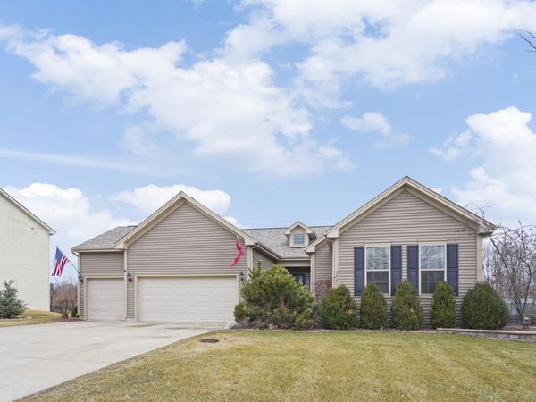 2165 Walnut Glen Boulevard, Island Lake, IL 60042